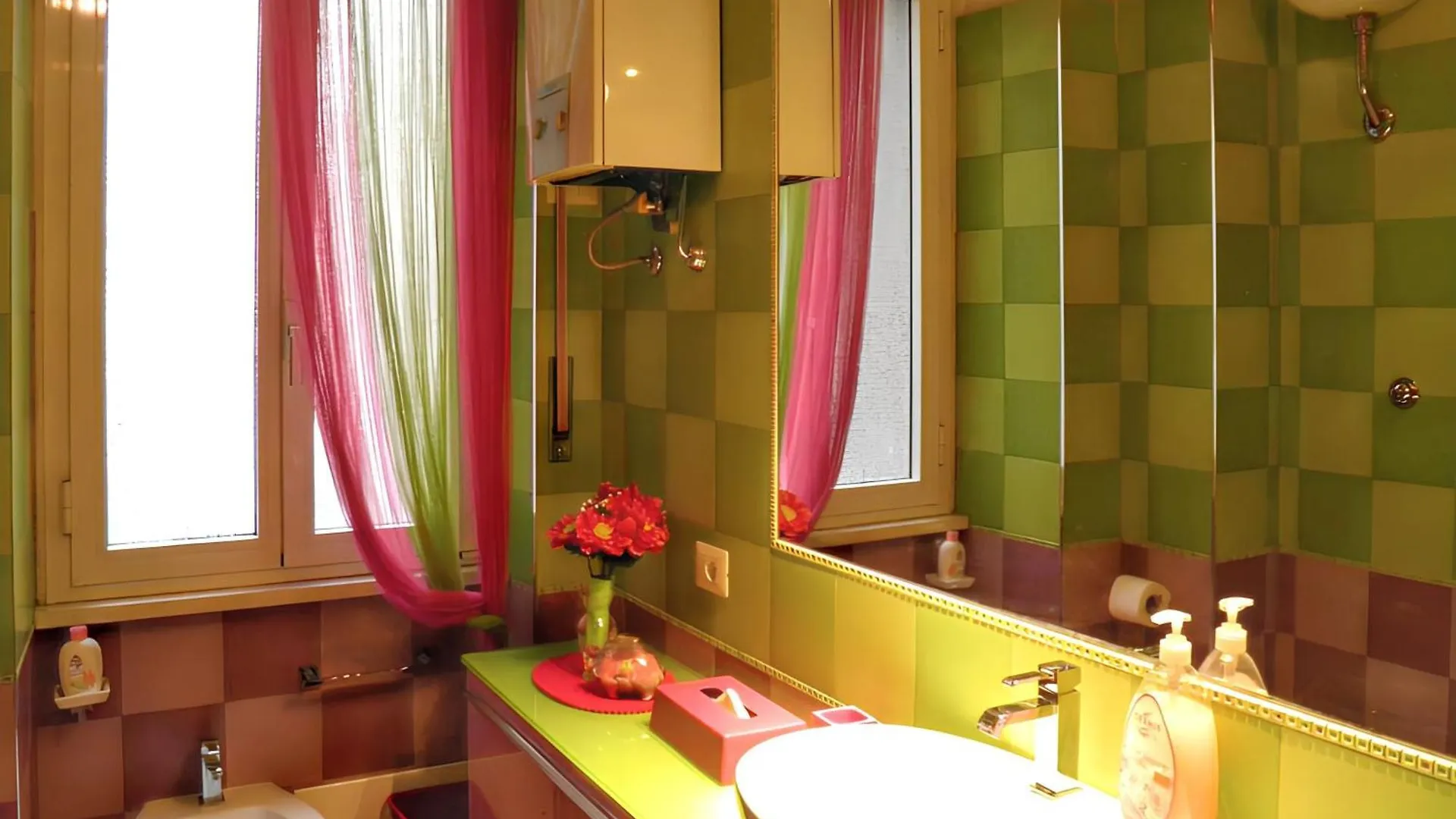 Charming Apartment Near The Colosseum In Roma - 55 Sqm - Balcony